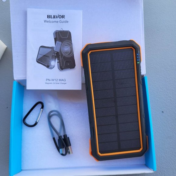 Magnetic Solar Power Bank, PD 18W Fast Charging - Picture 1 of 8